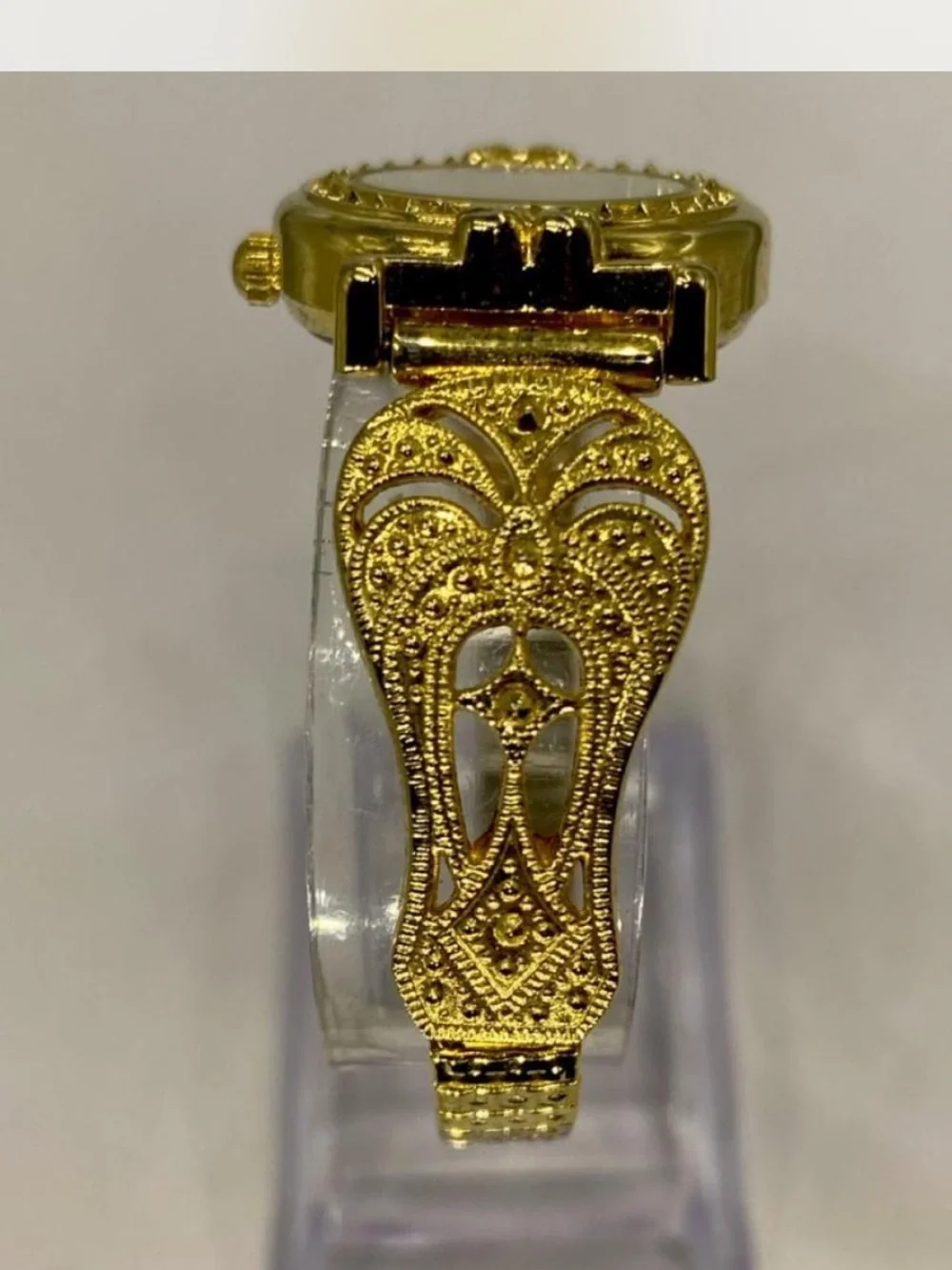 Embassy *** Luxury Ladies Gold-Tone Diamond Accent Bracelet Watch / Filigree ***